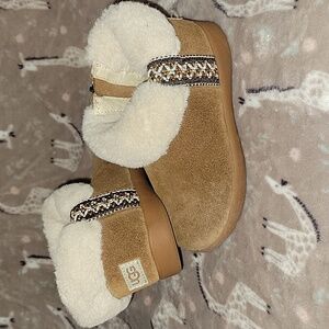 UGG Toddler 8 Chesnut Suede Boots